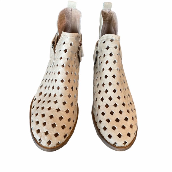 Musse & Cloud Beige Ankle Boots Size 7 - Picture 1 of 3